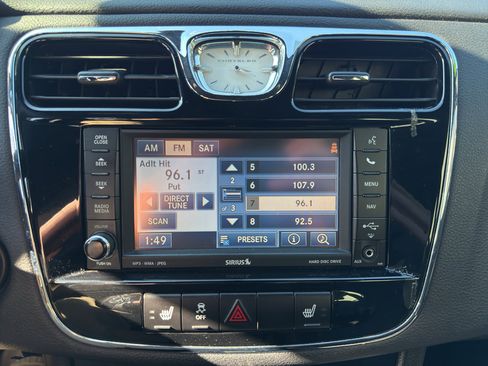 Used 2011 Chrysler 200 Limited image 21