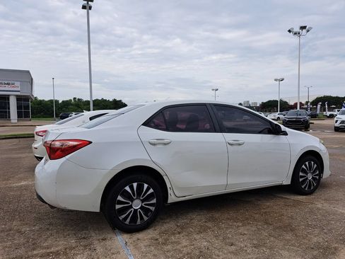 Used 2018 Toyota Corolla LE FWD image 5