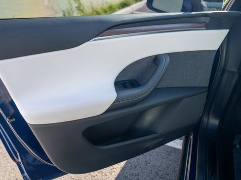 Used 2022 Tesla Model X AWD/4WD image 10