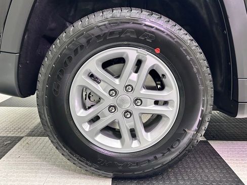 New 2025 Jeep Grand Cherokee Laredo w/ Trailer Tow Package image 9