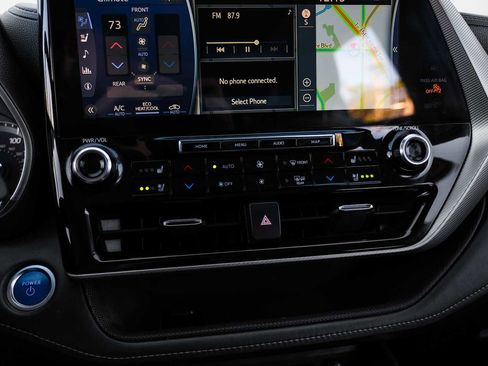 Used 2021 Toyota Highlander Platinum image 25