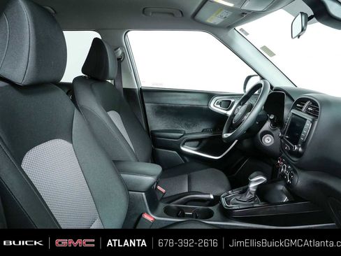 Used 2025 Kia Soul LX FWD image 19