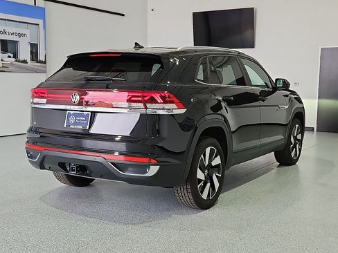 Certified 2024 Volkswagen Atlas Cross Sport SE FWD image 8