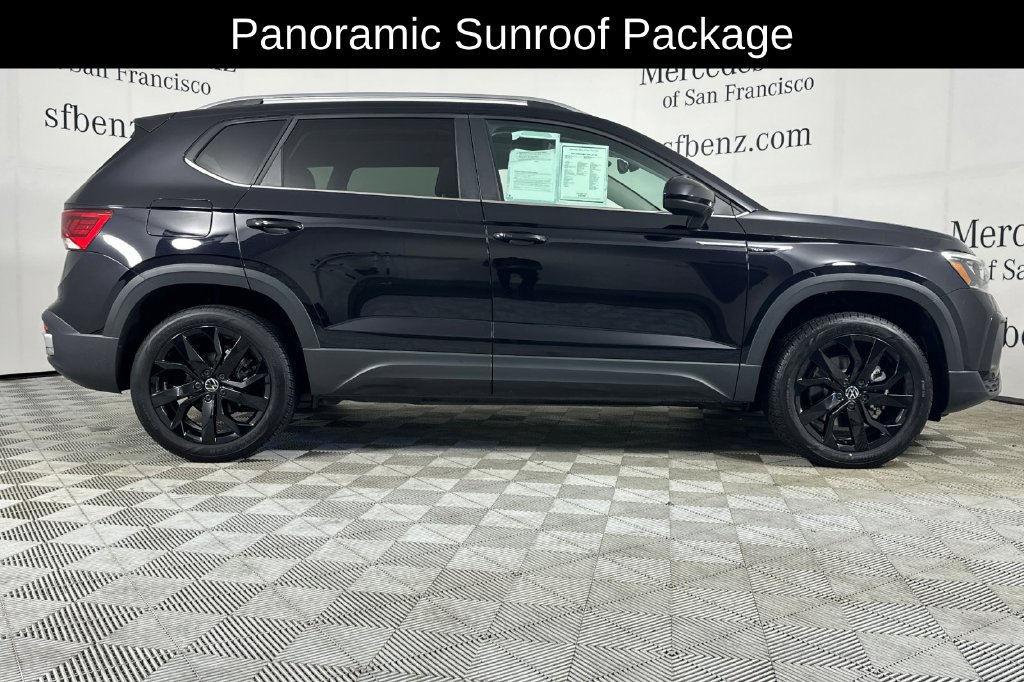 Used 2024 Volkswagen Taos SE w/ Panoramic Sunroof Package FWD image 3