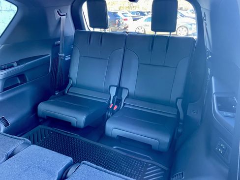 Used 2025 Lexus LX 600 4WD w/ Luxury Package image 32