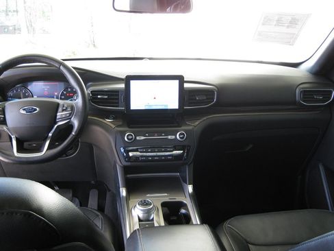 Used 2020 Ford Explorer Limited image 28