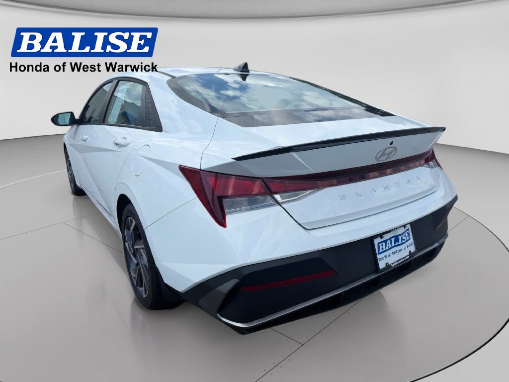 Used 2025 Hyundai Elantra Sport FWD image 3