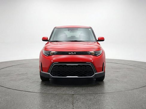 Used 2025 Kia Soul LX w/ LX Technology Package FWD image 2