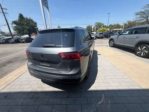 Used 2024 Volkswagen Tiguan SE w/ Panoramic Sunroof Package FWD image 13