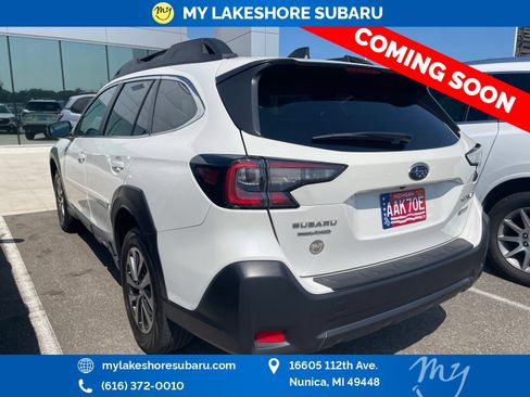 Used 2024 Subaru Outback Premium AWD/4WD image 4