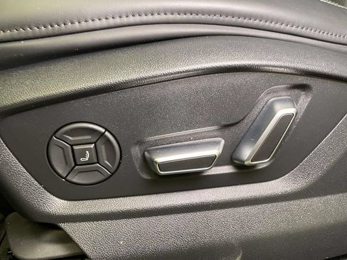 Certified 2025 Audi Q8 Prestige AWD/4WD image 17