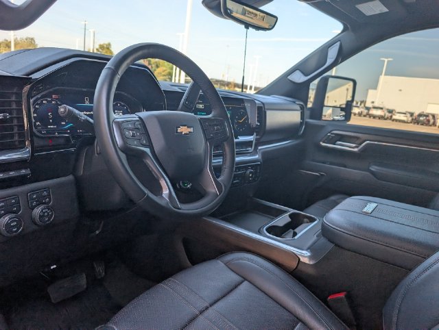 Used 2024 Chevrolet Silverado 2500 High Country w/ High Country Premium Package AWD/4WD image 9