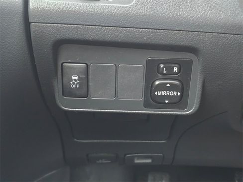 Used 2013 Toyota Corolla LE image 26