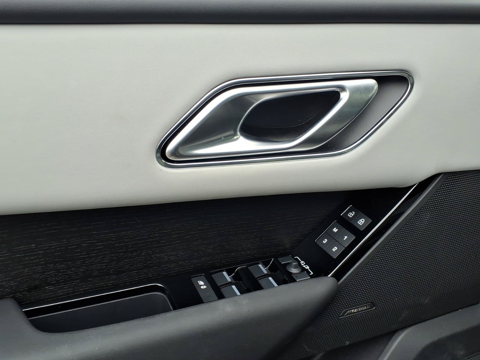 Certified 2026 Land Rover Range Rover Velar Dynamic SE AWD/4WD image 10