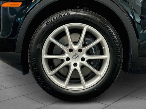 Used 2024 Porsche Cayenne image 27