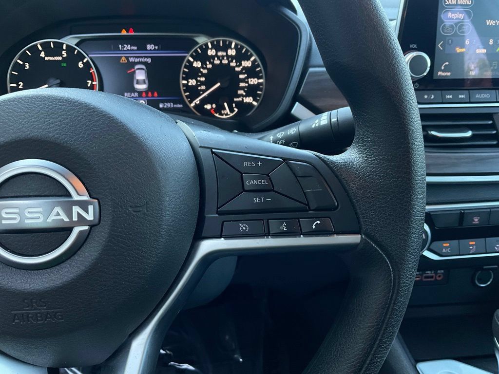Used 2025 Nissan Altima 2.5 SV FWD image 12