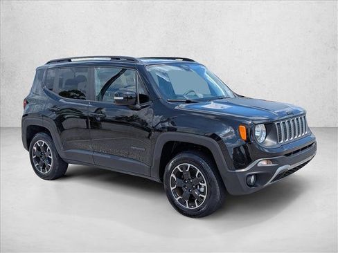 Used 2023 Jeep Renegade Latitude AWD/4WD image 3