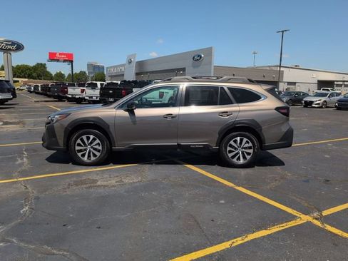 Used 2024 Subaru Outback Premium AWD/4WD image 4