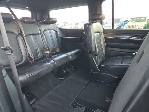 Used 2024 Jeep Wagoneer Series II AWD/4WD image 91