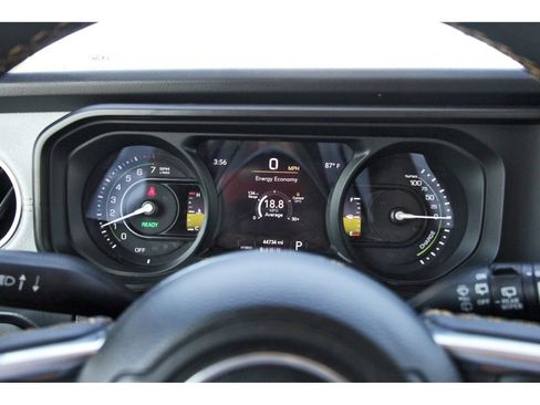 Used 2024 Jeep Wrangler Unlimited Sahara AWD/4WD image 17