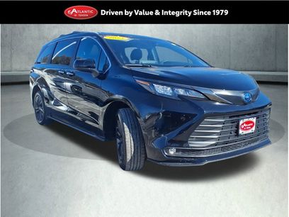 Used 2024 Toyota Sienna XLE Woodland Edition