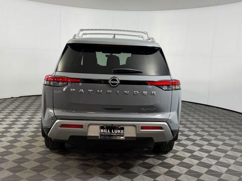 Used 2024 Nissan Pathfinder Platinum image 7