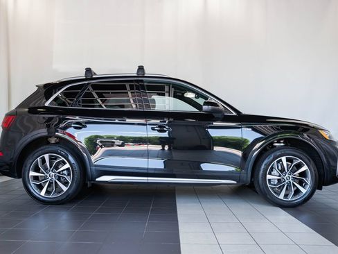 Used 2023 Audi Q5 2.0T Premium w/ Convenience Package AWD/4WD image 3