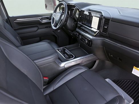 Used 2024 Chevrolet Silverado 3500 LTZ w/ LTZ Convenience Package image 32