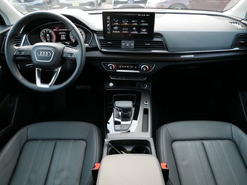 Used 2025 Audi Q5 2.0T Premium w/ Convenience Plus Package AWD/4WD image 10