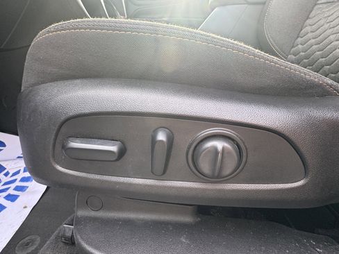 Used 2018 Chevrolet Equinox LT image 12