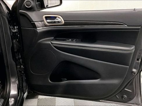 Used 2017 Jeep Grand Cherokee Limited AWD/4WD image 22