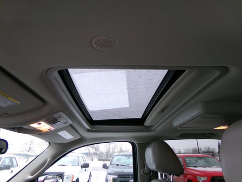 Used 2013 Chevrolet Suburban LTZ image 21