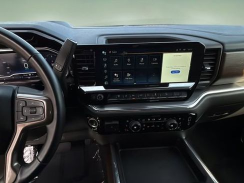 Used 2024 Chevrolet Silverado 2500 High Country w/ High Country Premium Package image 9