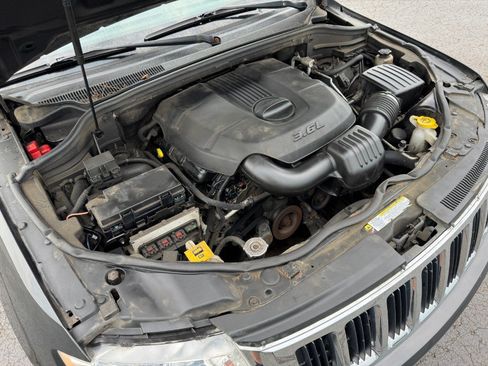 Used 2011 Jeep Grand Cherokee Laredo AWD/4WD image 25