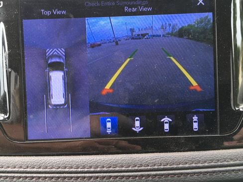 Used 2017 Chrysler Pacifica Limited FWD image 10