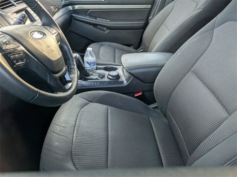 Used 2018 Ford Explorer XLT image 7