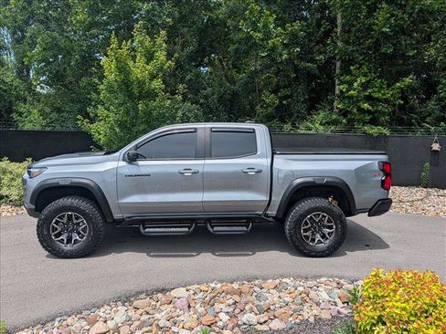 Used 2025 Chevrolet Colorado ZR2 w/ Technology Package AWD/4WD image 2
