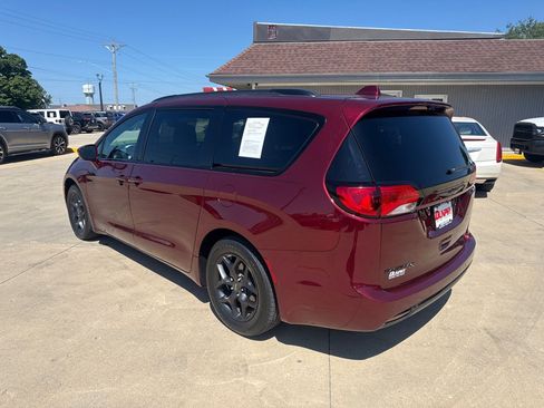 Used 2019 Chrysler Pacifica Touring-L Plus w/ S Appearance Package FWD image 3