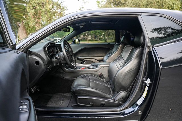 Used 2016 Dodge Challenger SRT Hellcat RWD image 32