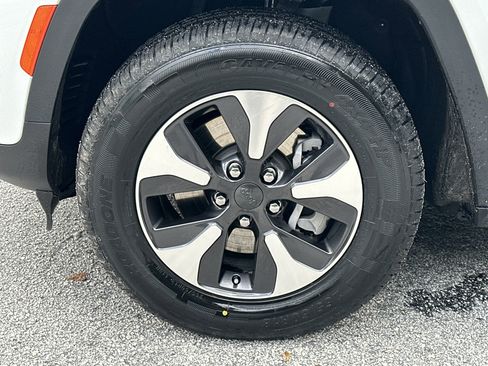 Used 2024 Jeep Grand Cherokee Limited 4xe image 11