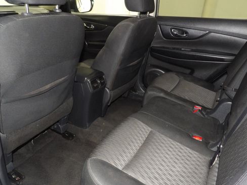 Used 2017 Nissan Rogue S image 11