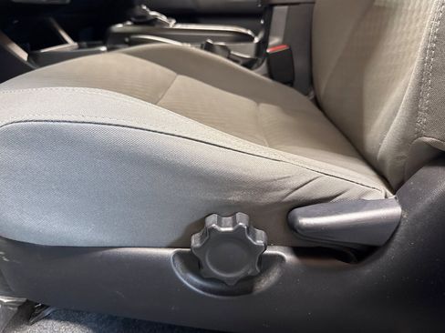 Used 2020 Toyota Tacoma SR AWD/4WD image 15