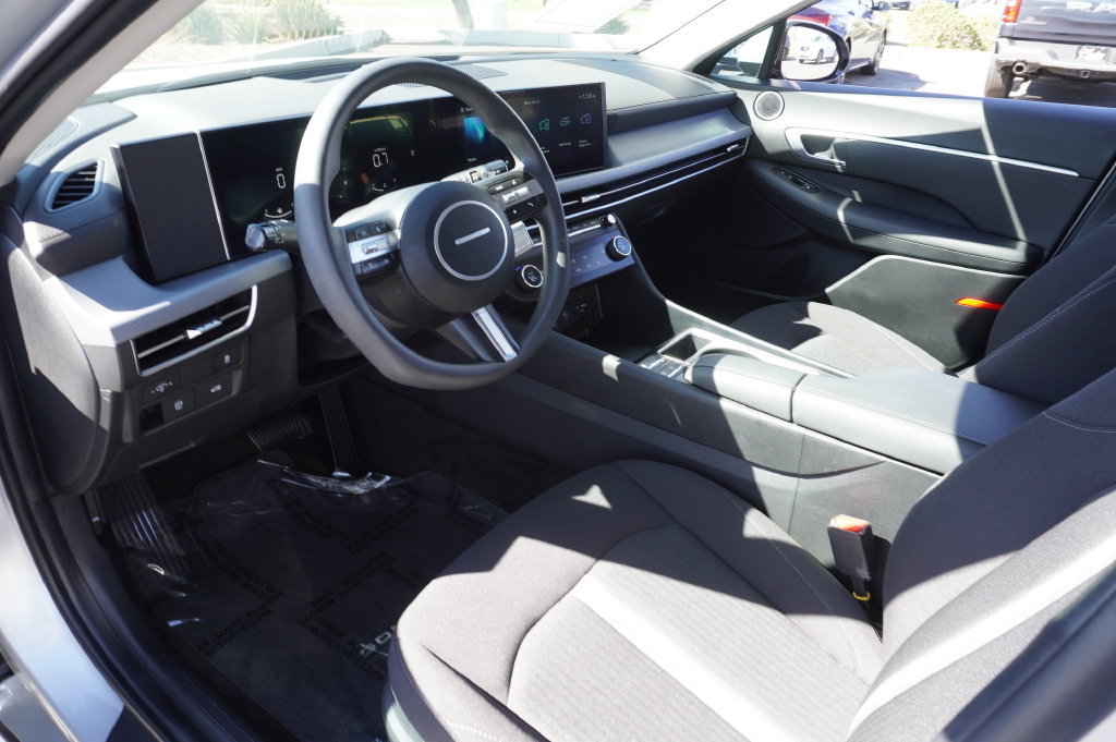 Used 2025 Hyundai Sonata SEL AWD/4WD image 16