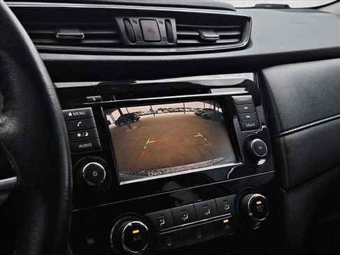 Used 2019 Nissan Rogue S w/ Special Edition Package FWD image 16