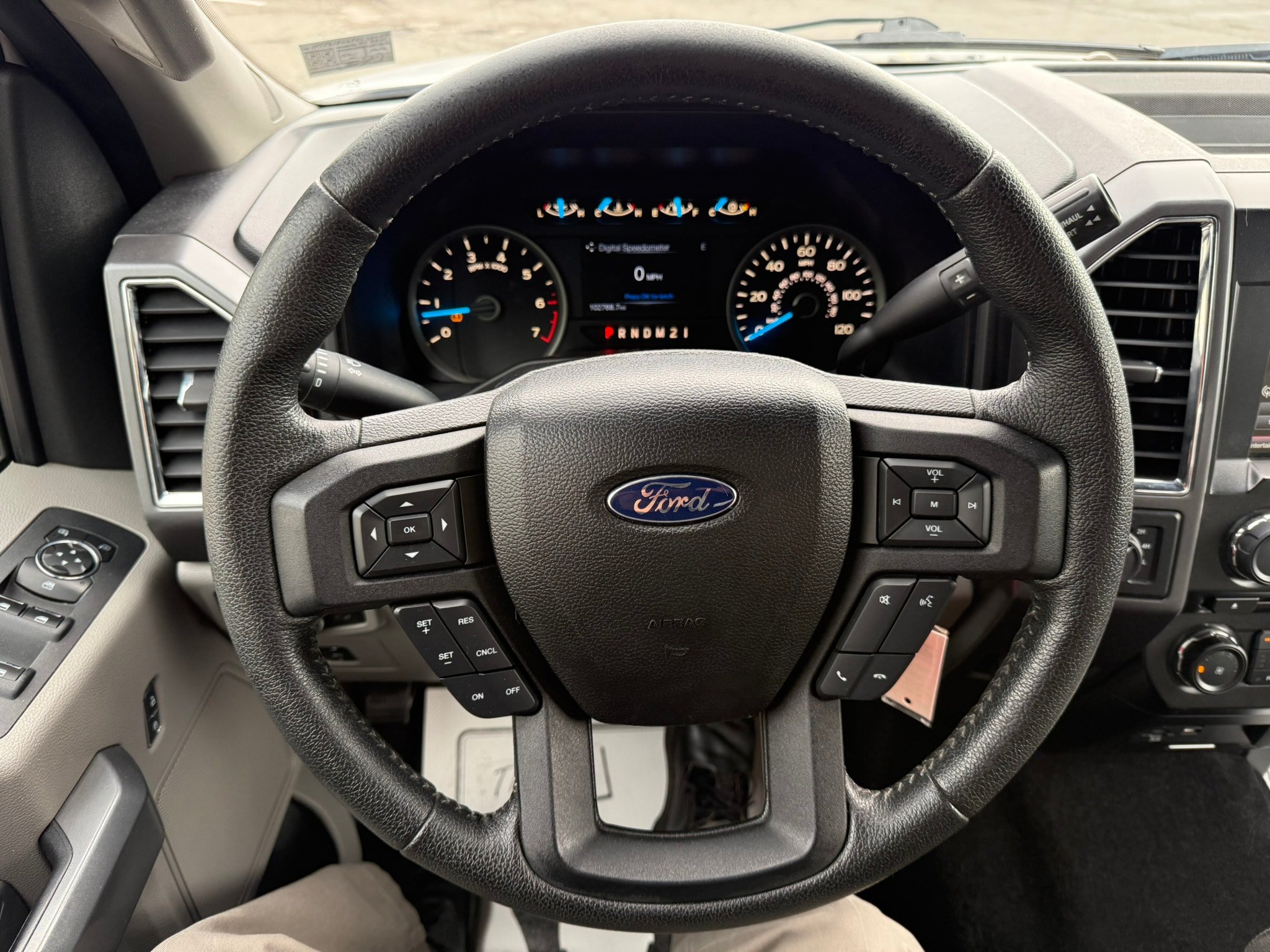 Used 2015 Ford F150 XLT w/ Equipment Group 302A Luxury AWD/4WD image 11