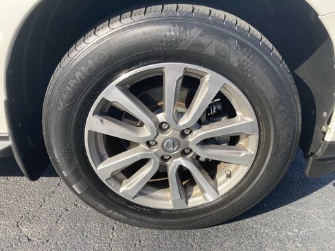 Used 2014 Nissan Pathfinder S image 26