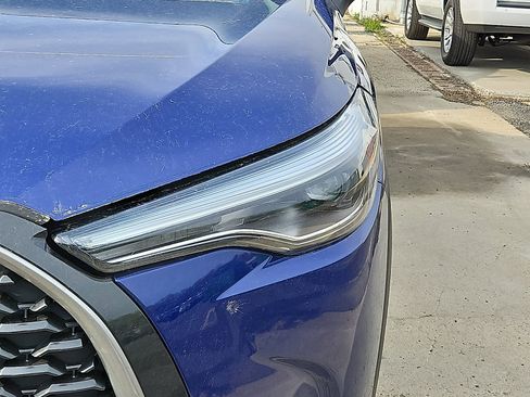 Used 2023 Toyota Corolla Cross XLE w/ Convenience Package image 5