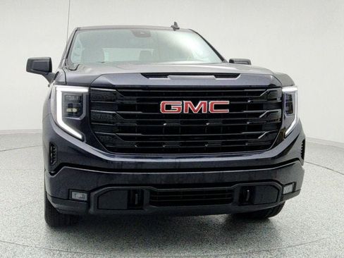 Used 2025 GMC Sierra 1500 Elevation image 2