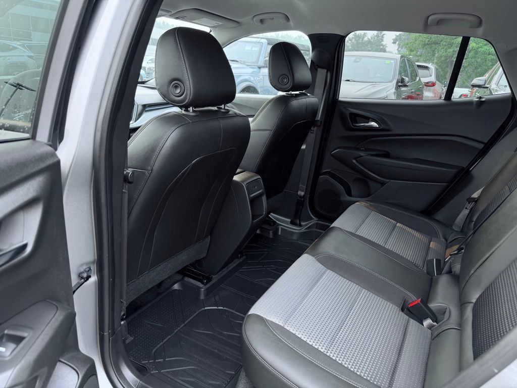 Used 2024 Chevrolet Trax LT w/ Driver Confidence Package FWD image 19