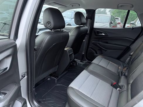 Used 2024 Chevrolet Trax LT w/ Driver Confidence Package FWD image 19
